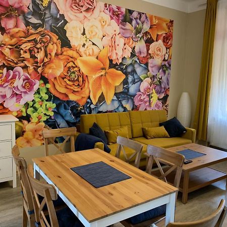 דצ'ין Apartman Galerie מראה חיצוני תמונה
