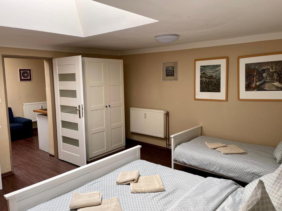 דצ'ין Apartman Galerie מראה חיצוני תמונה