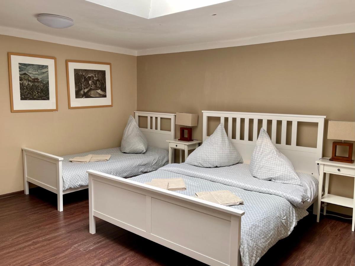 דצ'ין Apartman Galerie מראה חיצוני תמונה