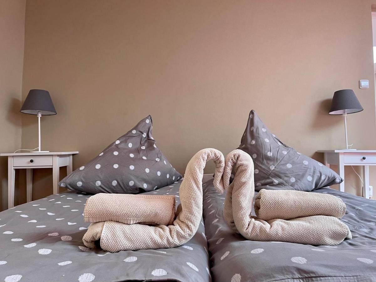 דצ'ין Apartman Galerie מראה חיצוני תמונה