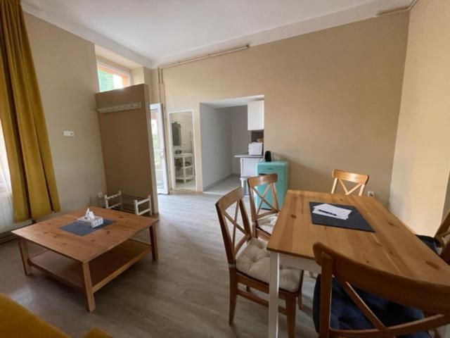 דצ'ין Apartman Galerie מראה חיצוני תמונה