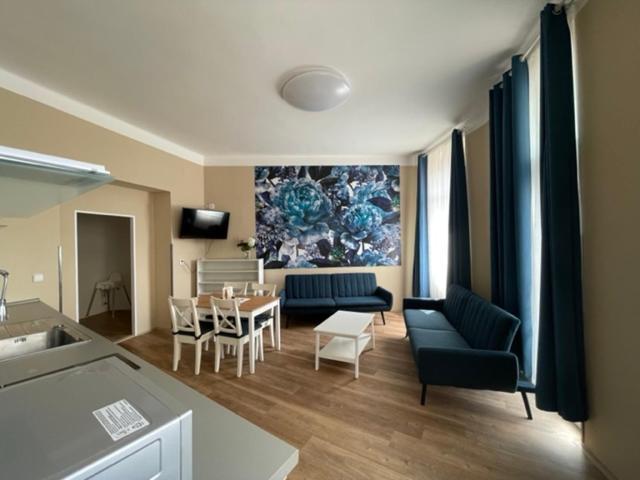 דצ'ין Apartman Galerie מראה חיצוני תמונה